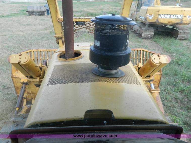 image for item K8174 1989 John Deere 850B dozer