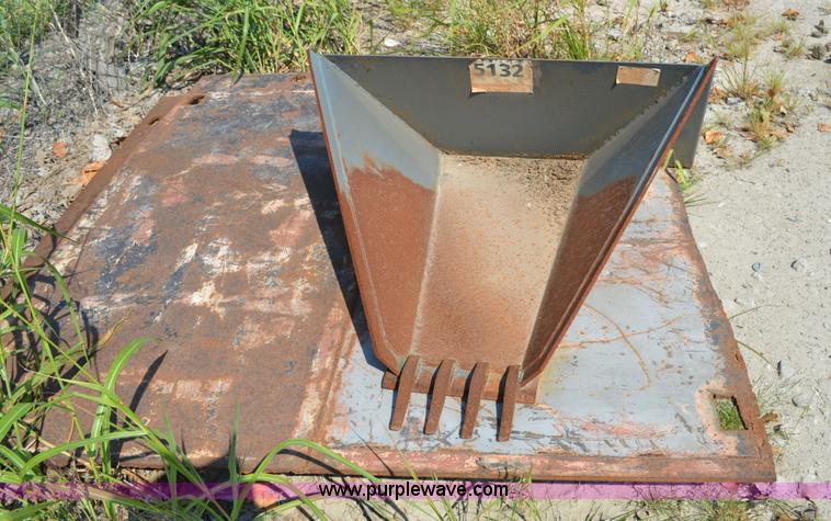 image for item L2751 Skid steer root bucket