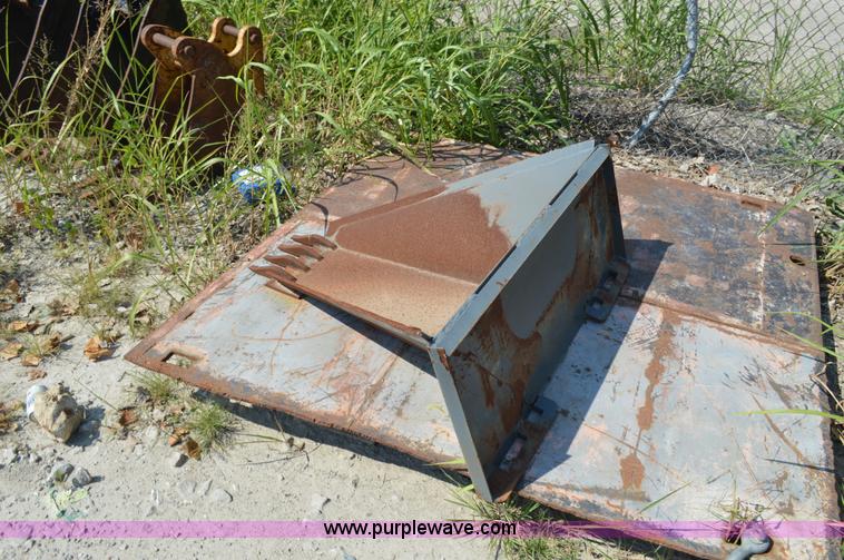 image for item L2751 Skid steer root bucket
