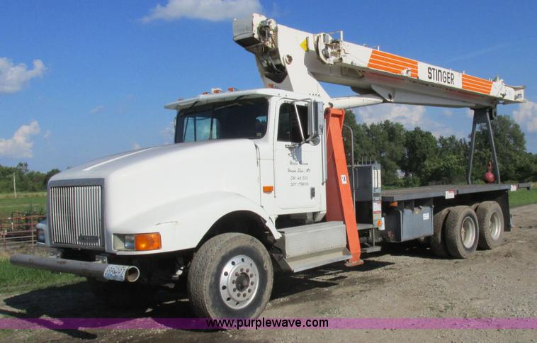 image for item L4015 1993 International 9400 crane truck