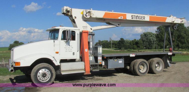 image for item L4015 1993 International 9400 crane truck