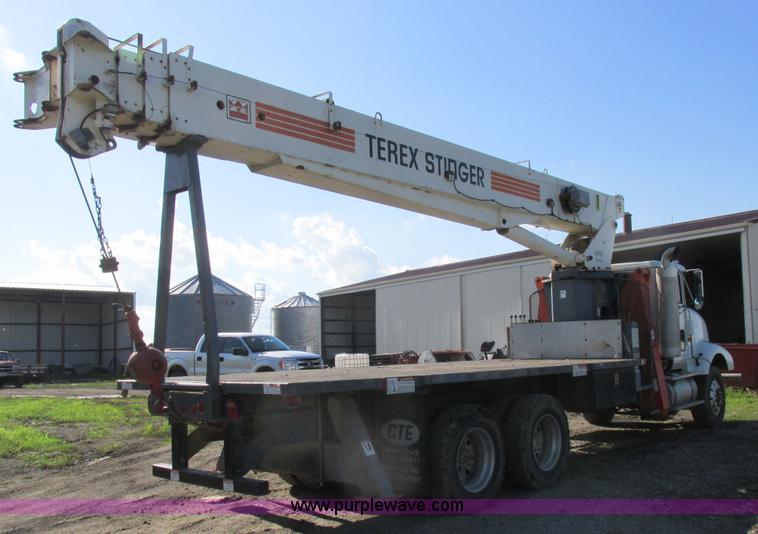 image for item L4015 1993 International 9400 crane truck