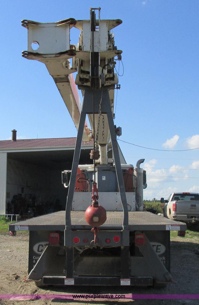 image for item L4015 1993 International 9400 crane truck