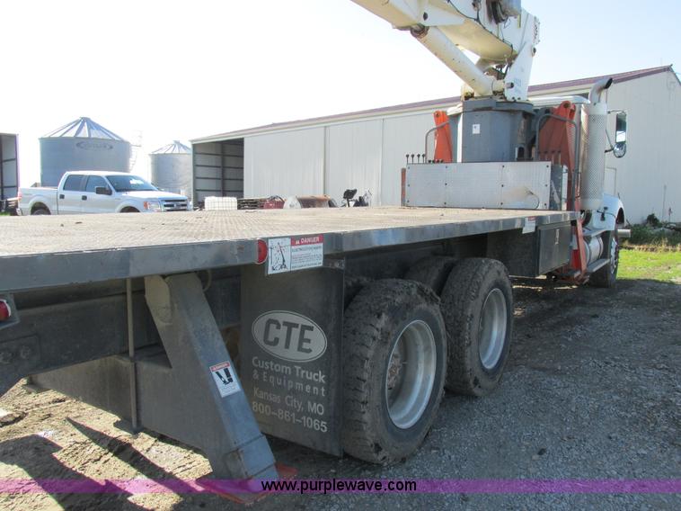 image for item L4015 1993 International 9400 crane truck