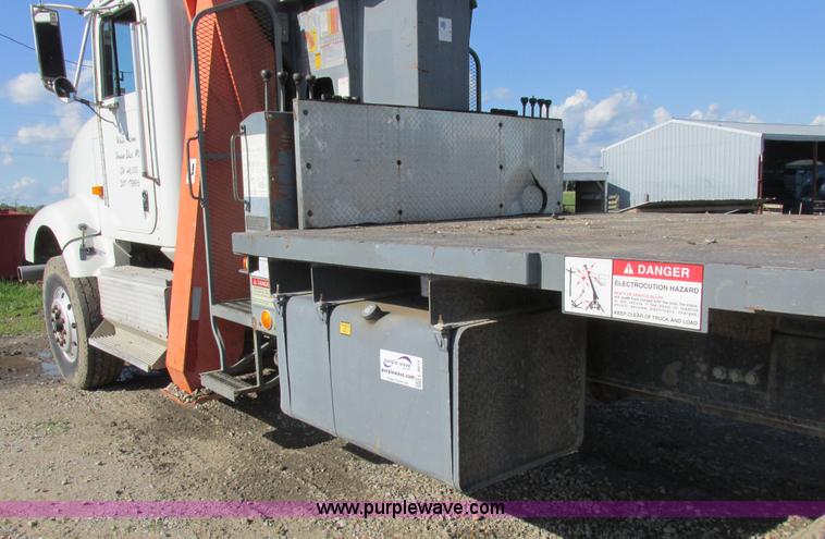 image for item L4015 1993 International 9400 crane truck