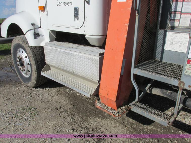 image for item L4015 1993 International 9400 crane truck