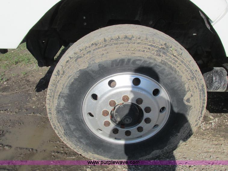 image for item L4015 1993 International 9400 crane truck