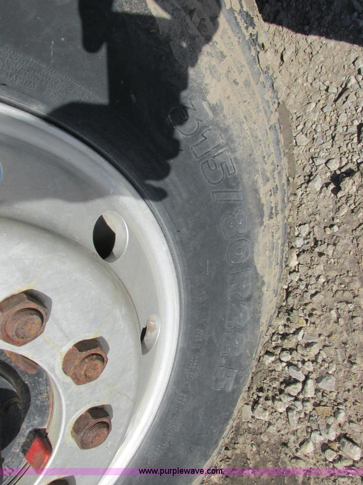 image for item L4015 1993 International 9400 crane truck