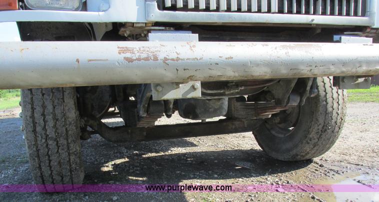 image for item L4015 1993 International 9400 crane truck