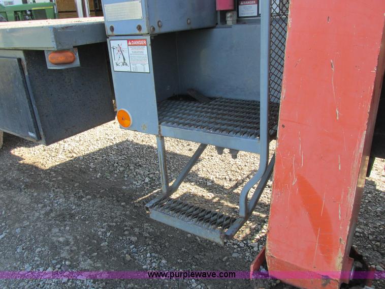 image for item L4015 1993 International 9400 crane truck