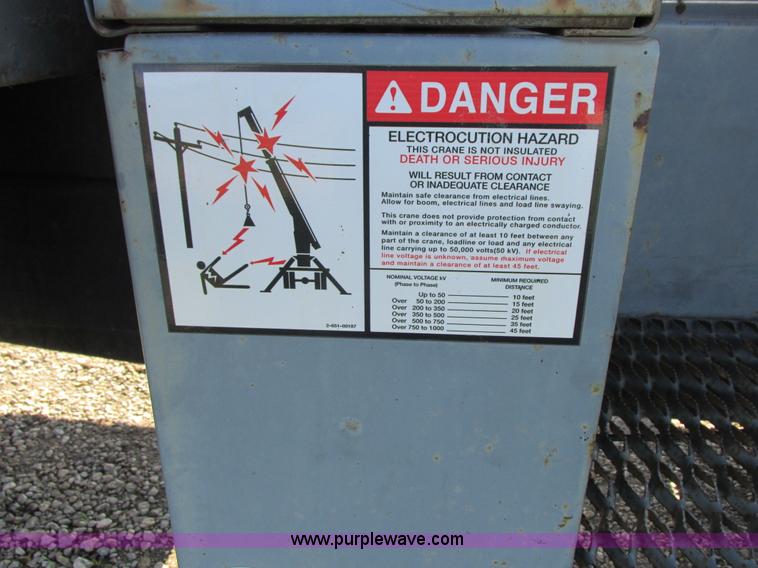 image for item L4015 1993 International 9400 crane truck