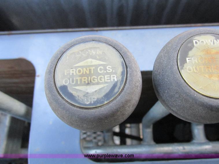 image for item L4015 1993 International 9400 crane truck