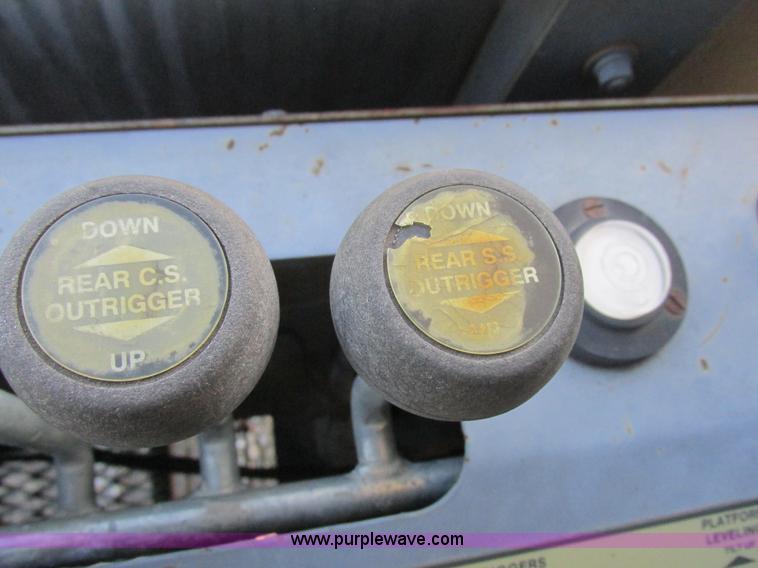 image for item L4015 1993 International 9400 crane truck