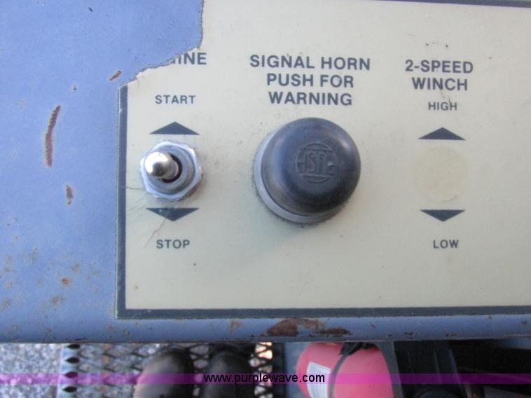 image for item L4015 1993 International 9400 crane truck