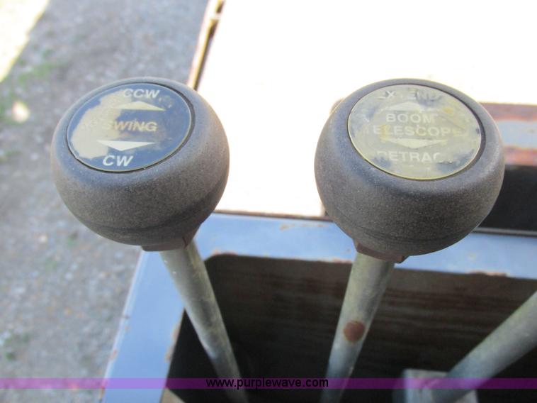 image for item L4015 1993 International 9400 crane truck