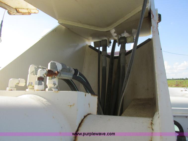 image for item L4015 1993 International 9400 crane truck