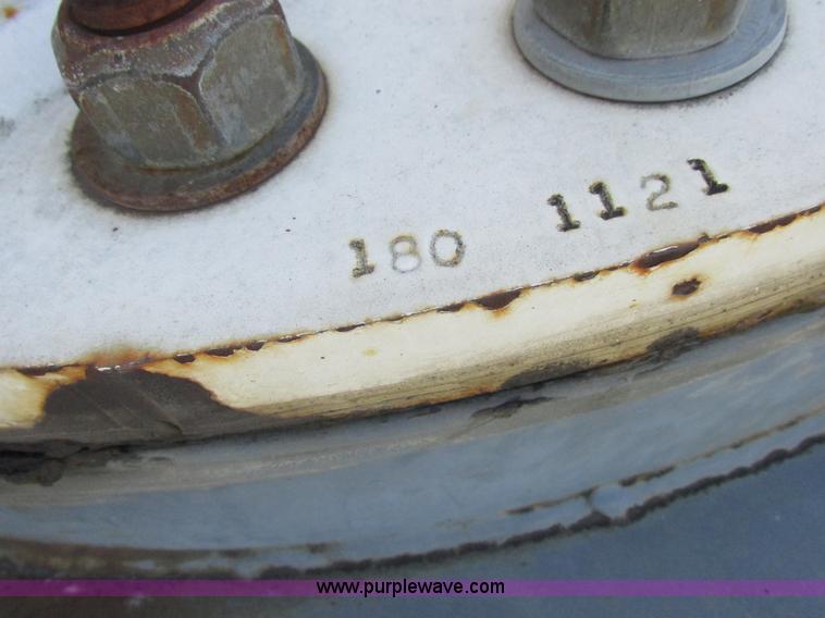 image for item L4015 1993 International 9400 crane truck