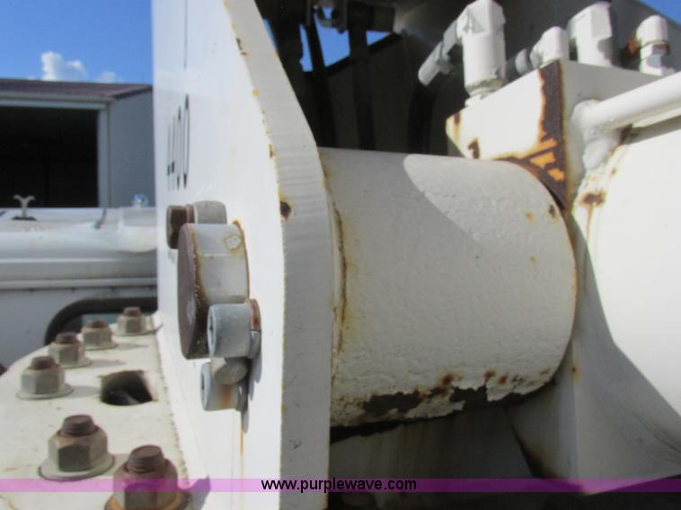 image for item L4015 1993 International 9400 crane truck