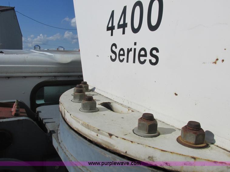 image for item L4015 1993 International 9400 crane truck