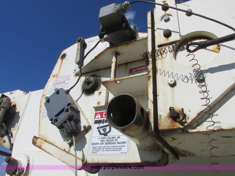 image for item L4015 1993 International 9400 crane truck