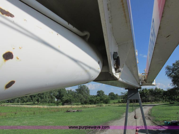 image for item L4015 1993 International 9400 crane truck