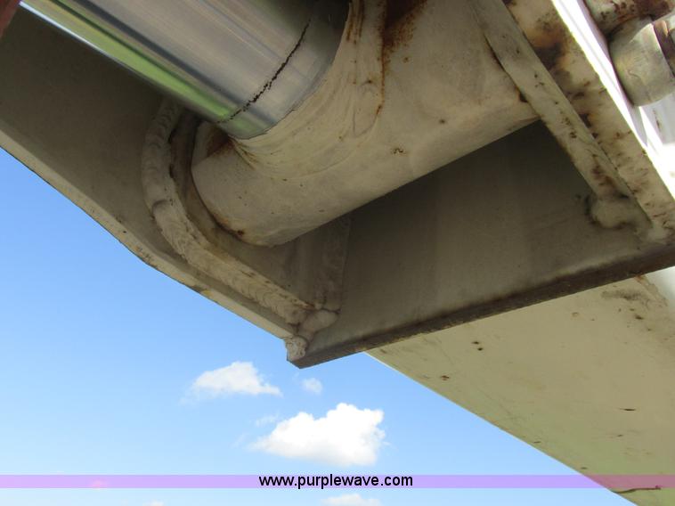 image for item L4015 1993 International 9400 crane truck