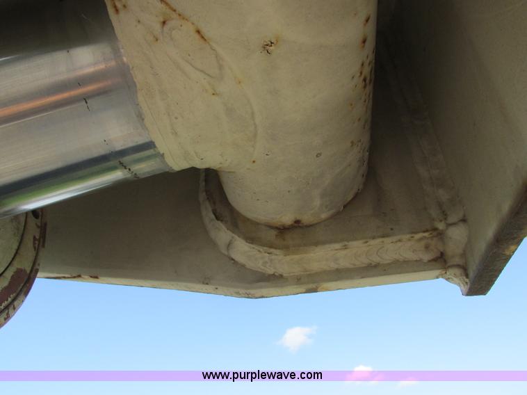 image for item L4015 1993 International 9400 crane truck