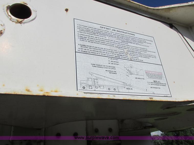 image for item L4015 1993 International 9400 crane truck