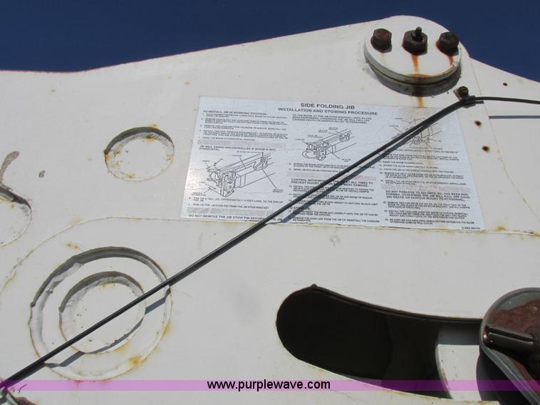 image for item L4015 1993 International 9400 crane truck