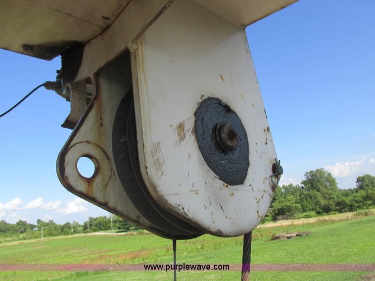 image for item L4015 1993 International 9400 crane truck