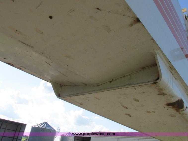 image for item L4015 1993 International 9400 crane truck