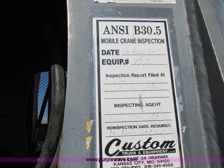 image for item L4015 1993 International 9400 crane truck