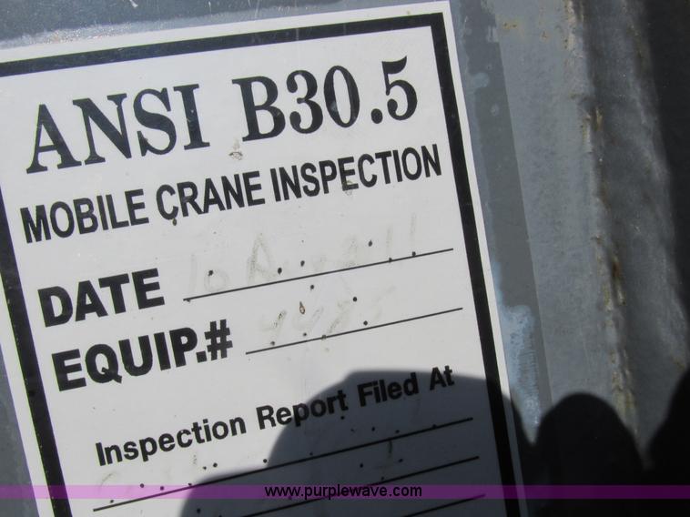 image for item L4015 1993 International 9400 crane truck