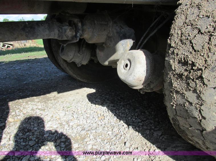 image for item L4015 1993 International 9400 crane truck