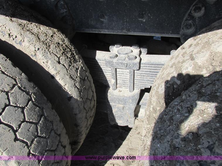 image for item L4015 1993 International 9400 crane truck