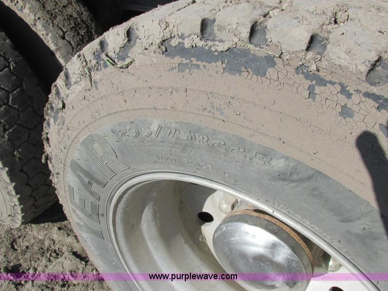 image for item L4015 1993 International 9400 crane truck