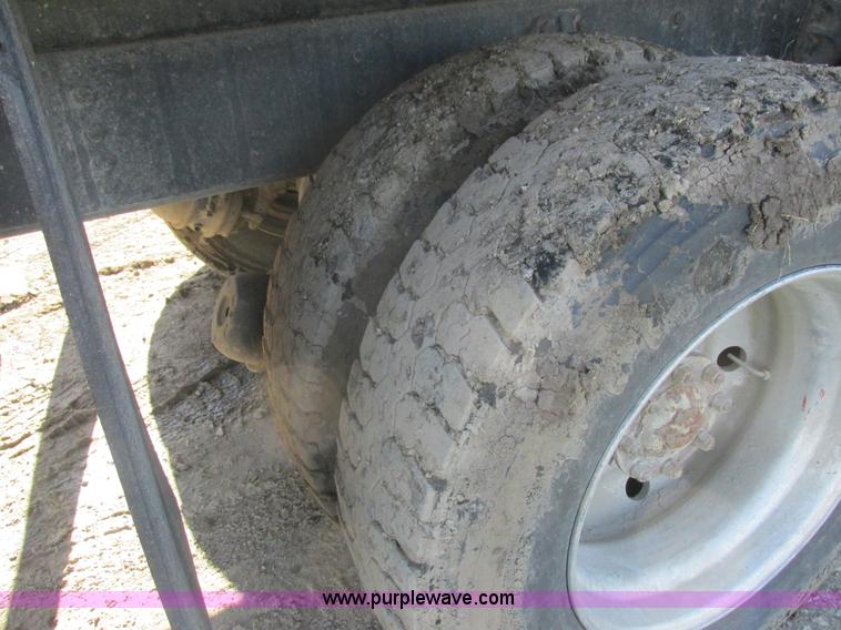 image for item L4015 1993 International 9400 crane truck