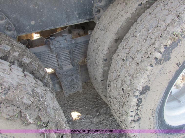 image for item L4015 1993 International 9400 crane truck