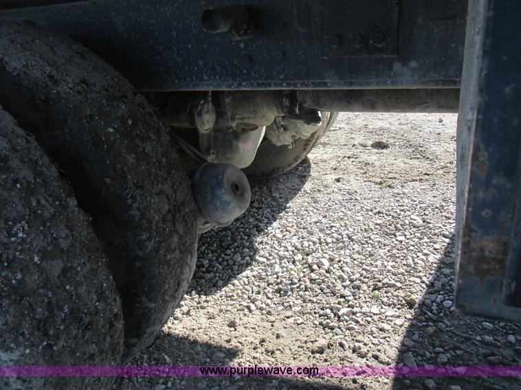 image for item L4015 1993 International 9400 crane truck