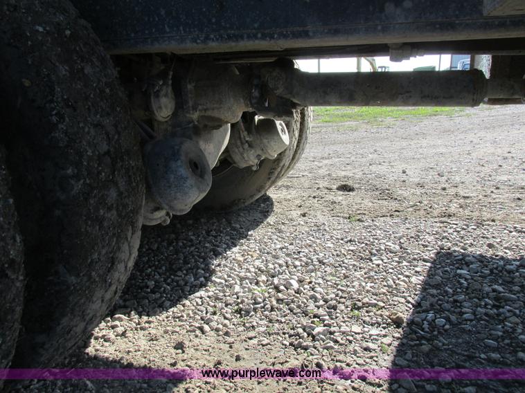 image for item L4015 1993 International 9400 crane truck