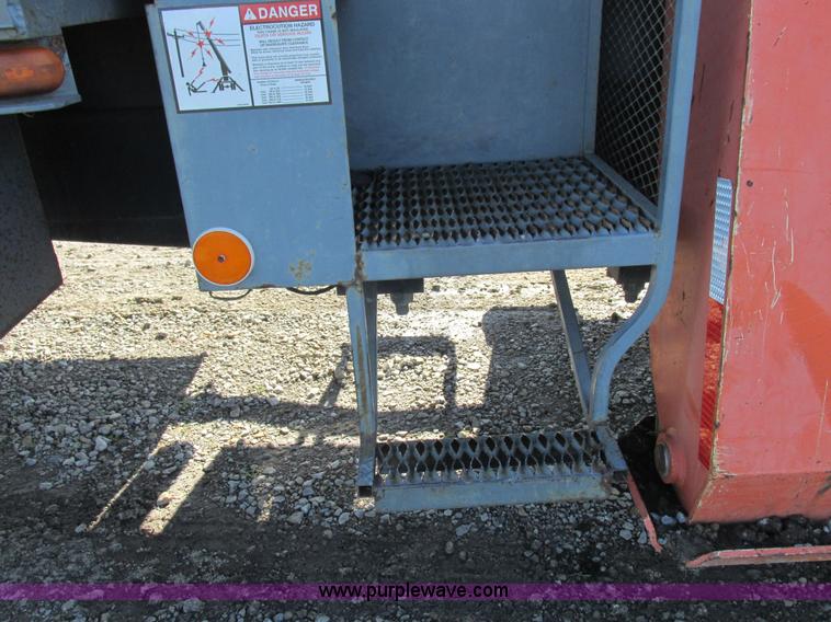 image for item L4015 1993 International 9400 crane truck