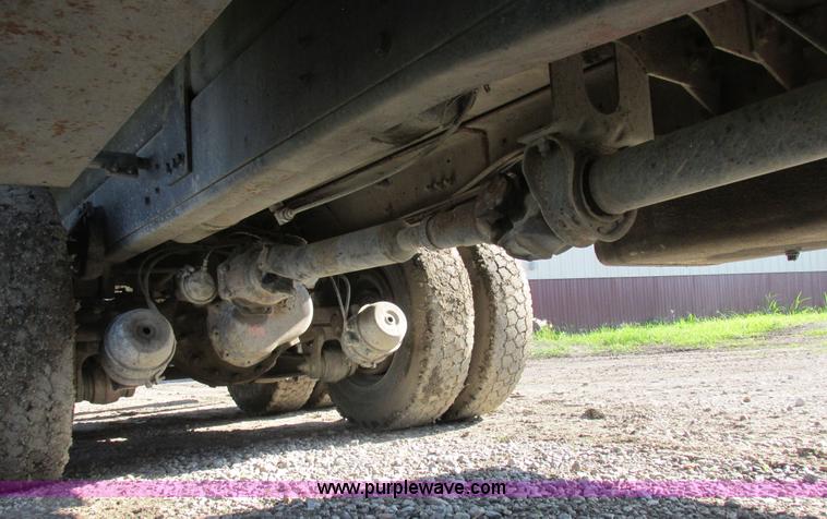 image for item L4015 1993 International 9400 crane truck