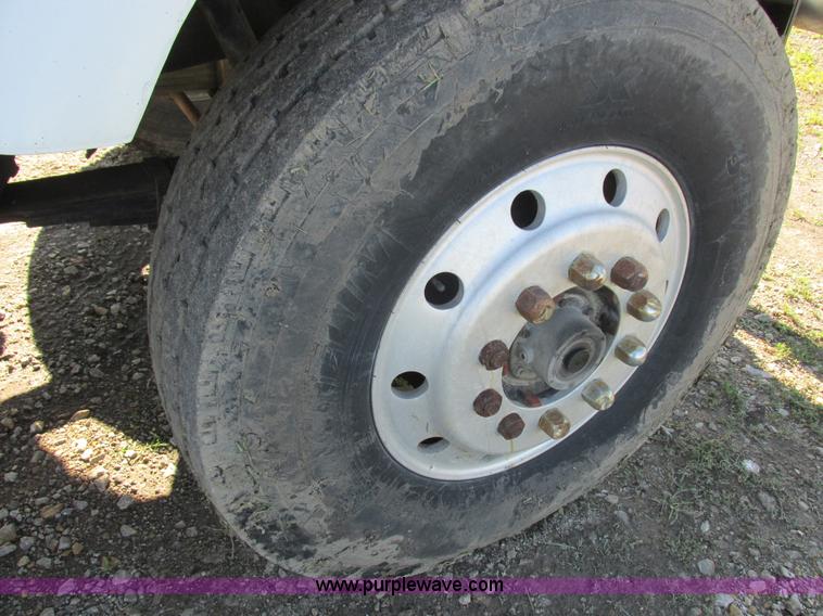 image for item L4015 1993 International 9400 crane truck