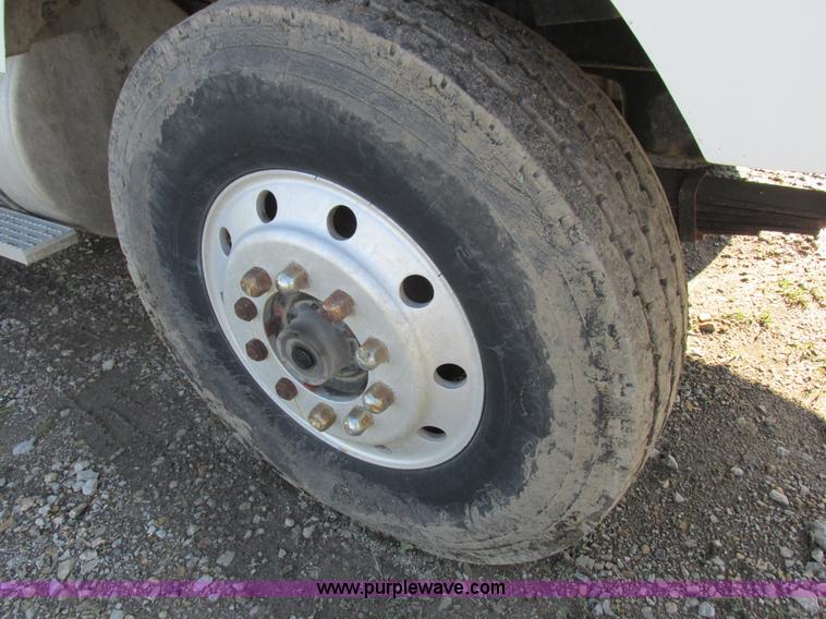 image for item L4015 1993 International 9400 crane truck