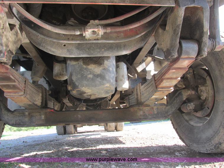 image for item L4015 1993 International 9400 crane truck