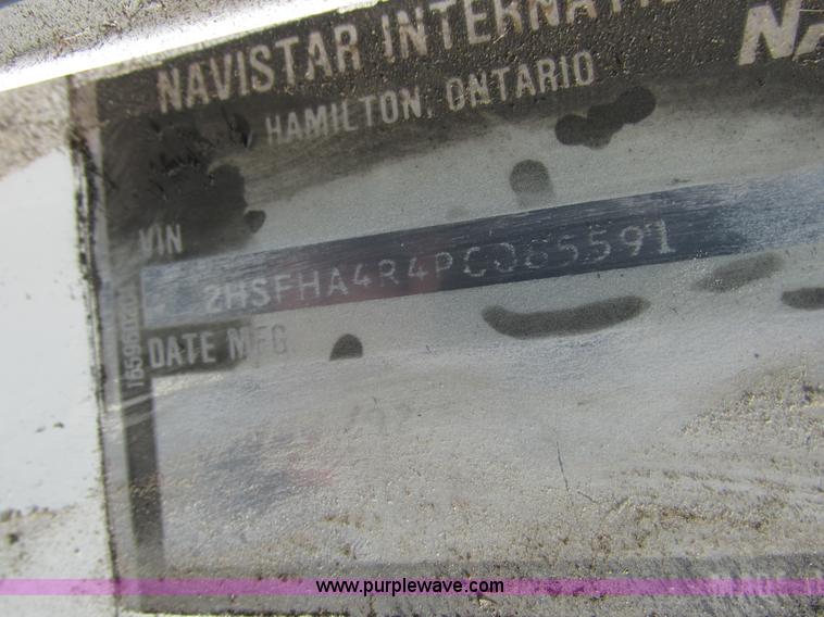 image for item L4015 1993 International 9400 crane truck