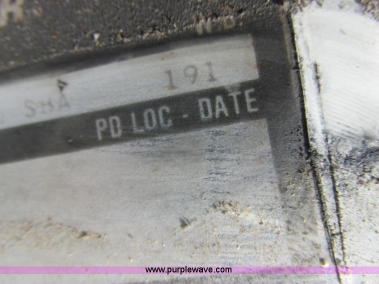 image for item L4015 1993 International 9400 crane truck