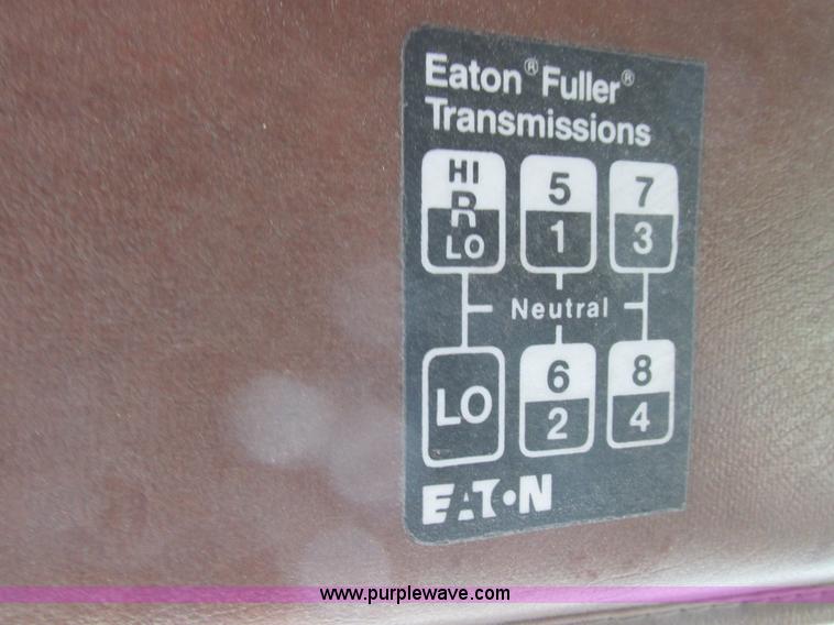 image for item L4015 1993 International 9400 crane truck