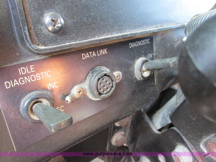 image for item L4015 1993 International 9400 crane truck