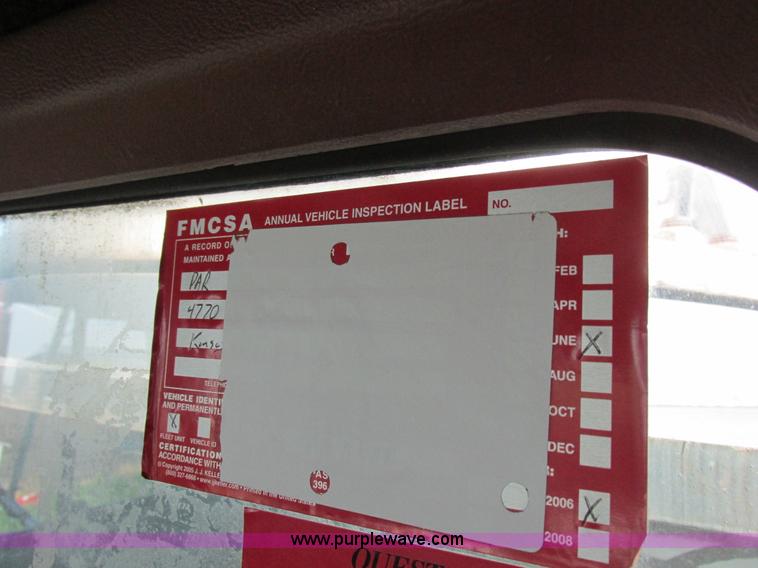 image for item L4015 1993 International 9400 crane truck